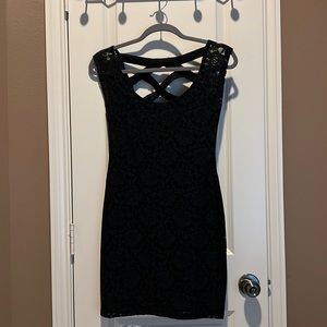 Nollie lace dress size M like new